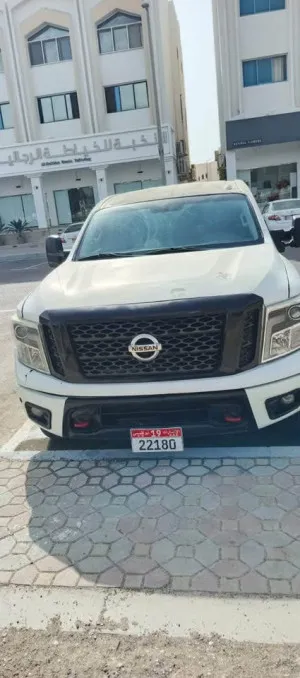 2018 نيسان تيتان in dubai