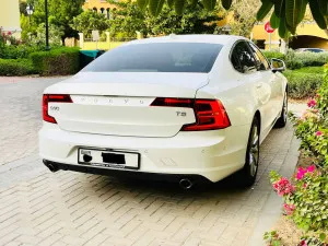 2017 Volvo S90