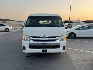 2015 تويوتا هياس in dubai