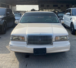 1996 Lincoln Town Car in dubai