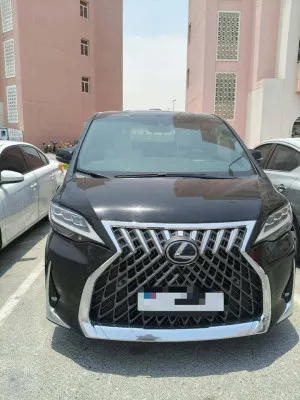 2021 لكزس ال ام 300 اتش  in dubai