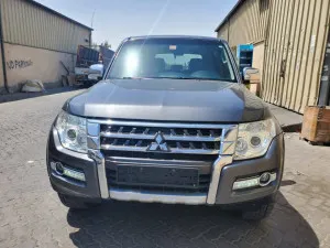 2016 ميتسوبيشي باجيرو in dubai