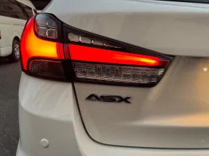 2022 ميتسوبيشي آي أس أكس
