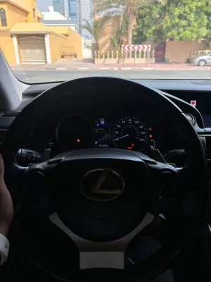 2016 لكزس اي اس