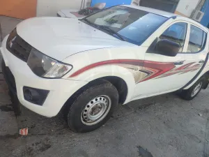 2013 ميتسوبيشي أل٢٠٠ in dubai
