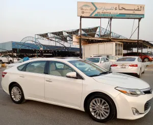 2014 Toyota Avalon in dubai