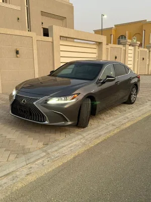 2021 Lexus ES in dubai