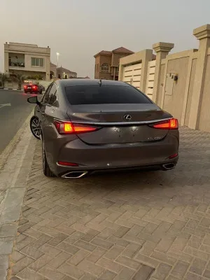 2021 Lexus ES