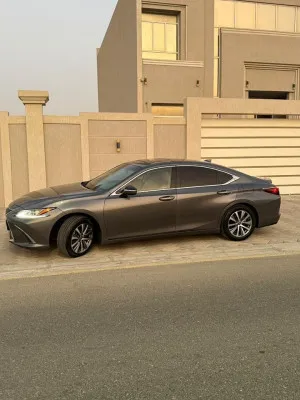 2021 Lexus ES