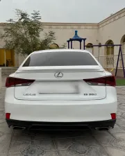 2017 لكزس اي اس