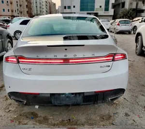 2016 لينكولن ام كي زد