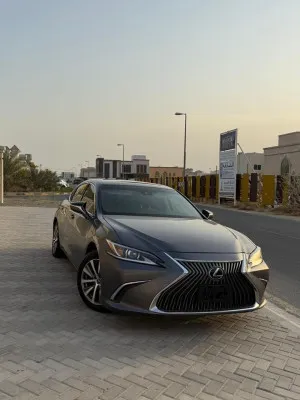 2021 Lexus ES in dubai