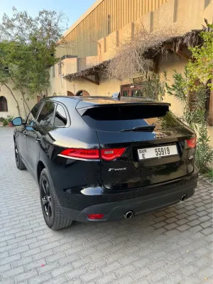 2017 جاكوار اف بيس