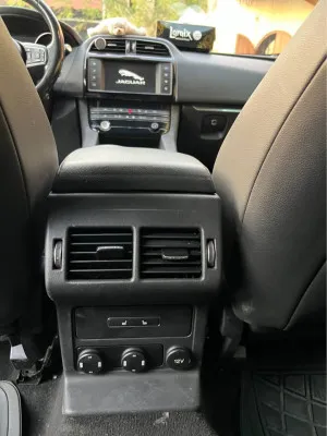 2017 جاكوار اف بيس