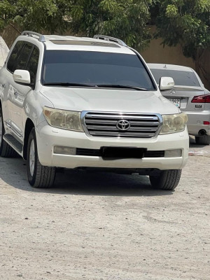 2011 Toyota Land Cruiser in dubai