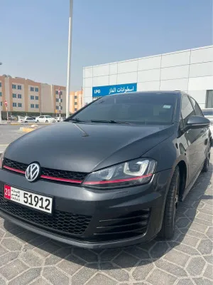 2015 فولجس فاجن جولف in dubai