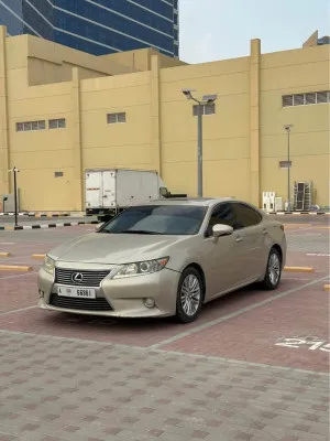 2013 Lexus ES in dubai