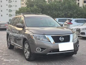 2013 نيسان باثفايندر  in dubai