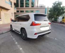 2018 لكزس أل أكس ٥٧٠