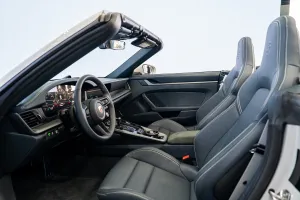 2025 Porsche 911 Carrera