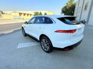 2017 جاكوار اف بيس