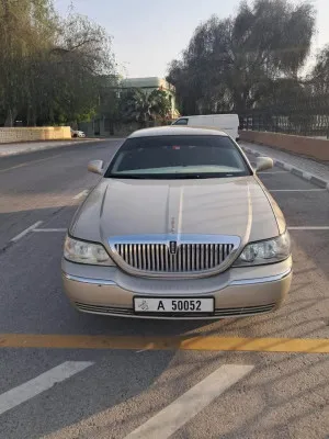 2009 Lincoln Town Car in dubai