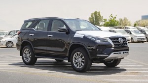 (LHD) Toyota Fortuner 2.8D AT 4X4 MY2022 – Black (VC: Fortuner2.8D_1)