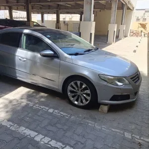 2012 فولجس فاجن باسات  in dubai