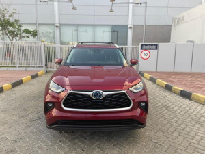 2022 Toyota Highlander in dubai