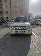 2014 ميتسوبيشي باجيرو in dubai