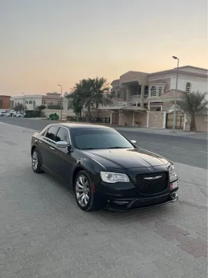 2018 كرايسلر ٣٠٠ in dubai
