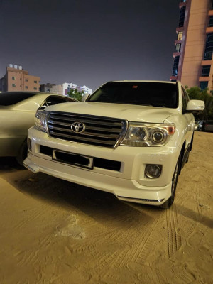 2012 Toyota Land Cruiser in dubai