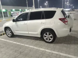 2011 تويوتا راف ٤