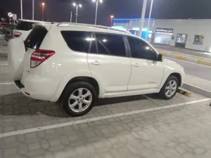 2011 تويوتا راف ٤
