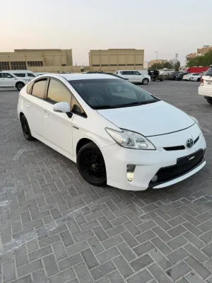 2014 تويوتا بريوس in dubai