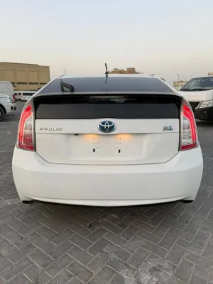 2014 تويوتا بريوس