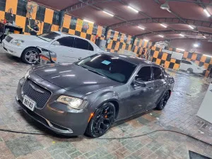 2016 كرايسلر ٣٠٠ in dubai