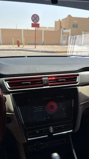 2021 ام جي ٥