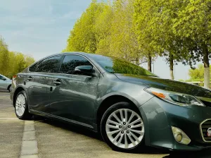 2013 Toyota Avalon in dubai