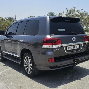 2019 Toyota Land Cruiser