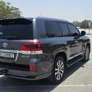 2019 Toyota Land Cruiser