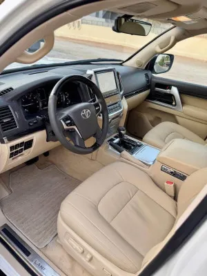 2017 Toyota Land Cruiser