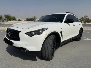 2016 Infiniti Q70 in dubai