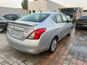 2013 نيسان فيرسا