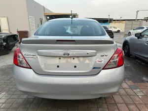 2013 نيسان فيرسا