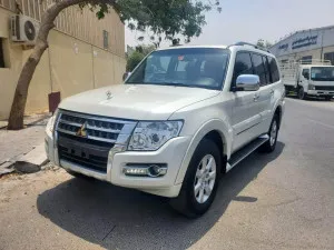 2022 ميتسوبيشي باجيرو in dubai