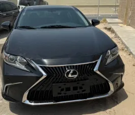 2016 Lexus ES in dubai