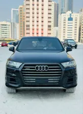 2017 Audi Q7 in dubai