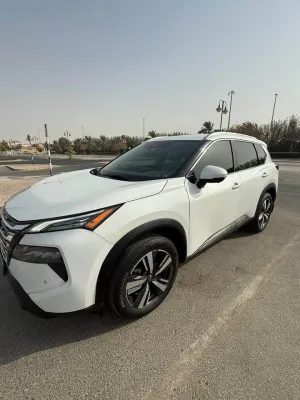 2024 نيسان روج