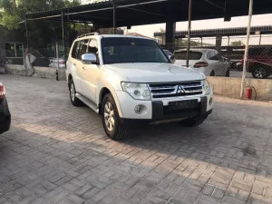 2008 ميتسوبيشي باجيرو in dubai